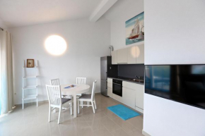 Neue Wohnung in Okrug Gornji und Meerblick